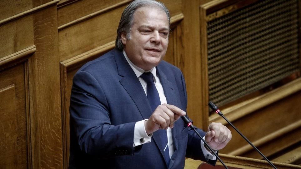 Κατσίκης: Απειλούσαν τη ζωή μου αν δεν ψήφιζα να πέσει η κυβέρνηση